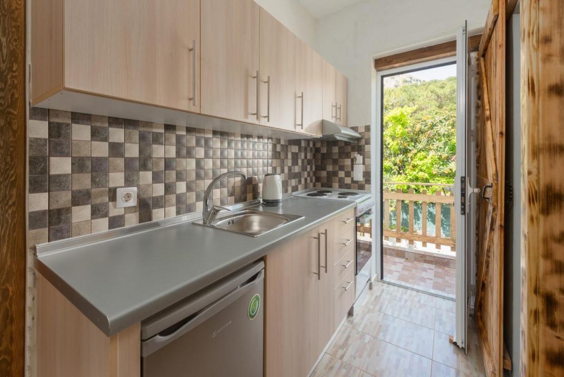 Christos Studios And Family Apartments Stegna Szoba fotó
